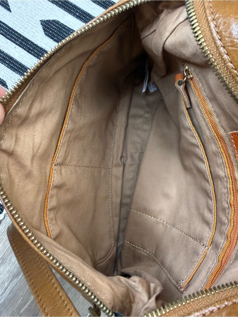 Hobo Cambel Polished Natural Leather Crossbody Bag - Picture 5 of 10